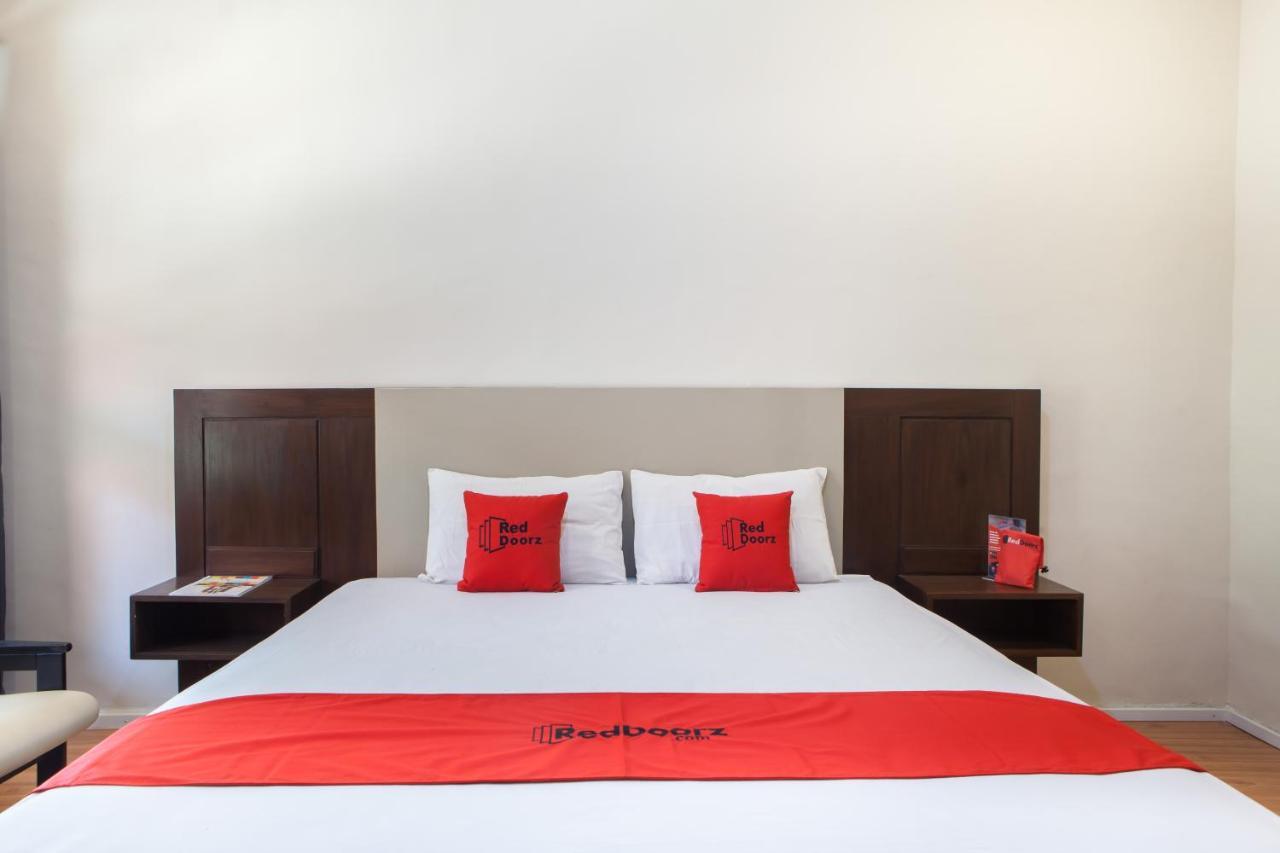 Reddoorz Plus Near Mall Roxy Banyuwangi Баньюванги Экстерьер фото