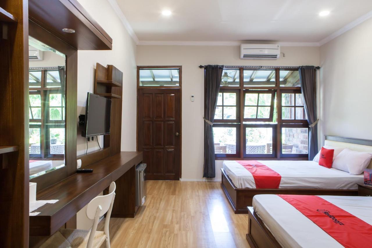Reddoorz Plus Near Mall Roxy Banyuwangi Баньюванги Экстерьер фото