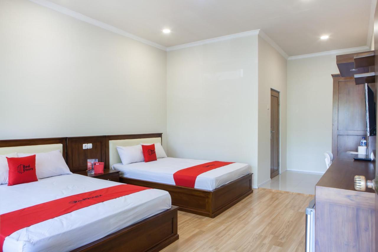 Reddoorz Plus Near Mall Roxy Banyuwangi Баньюванги Экстерьер фото