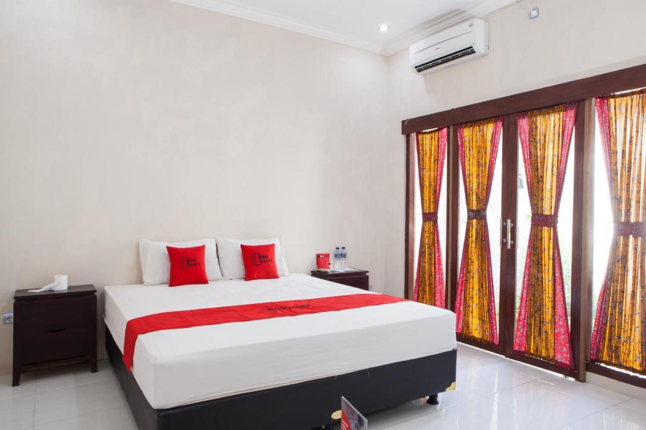 Reddoorz Plus Near Mall Roxy Banyuwangi Баньюванги Экстерьер фото