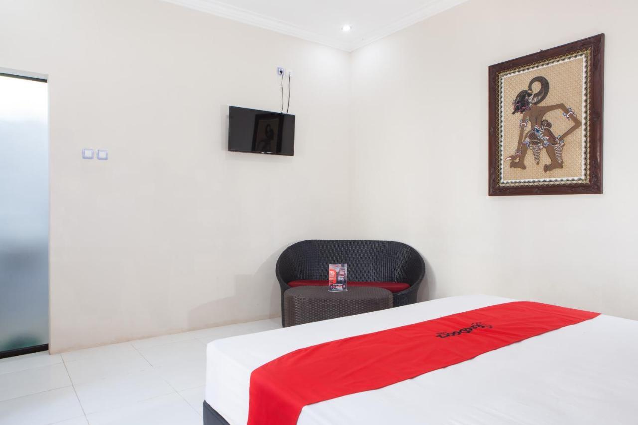 Reddoorz Plus Near Mall Roxy Banyuwangi Баньюванги Экстерьер фото