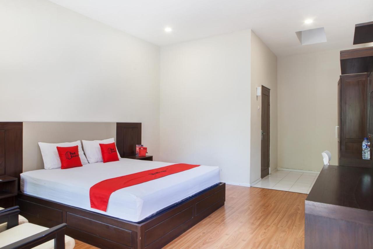 Reddoorz Plus Near Mall Roxy Banyuwangi Баньюванги Экстерьер фото