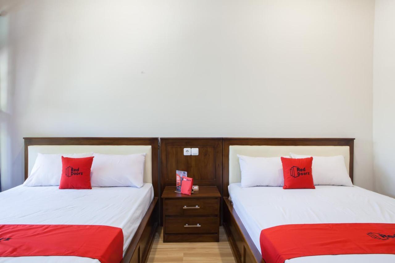 Reddoorz Plus Near Mall Roxy Banyuwangi Баньюванги Экстерьер фото