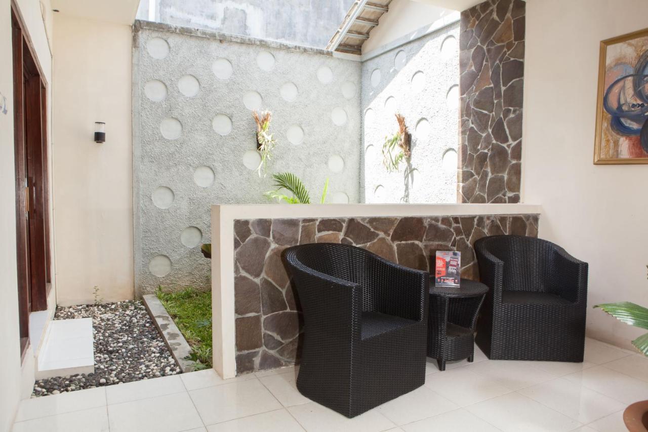 Reddoorz Plus Near Mall Roxy Banyuwangi Баньюванги Экстерьер фото