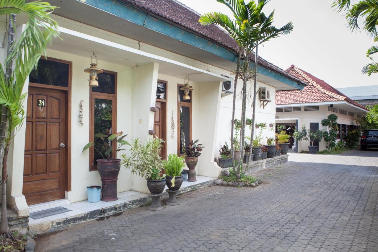 Reddoorz Plus Near Mall Roxy Banyuwangi Баньюванги Экстерьер фото