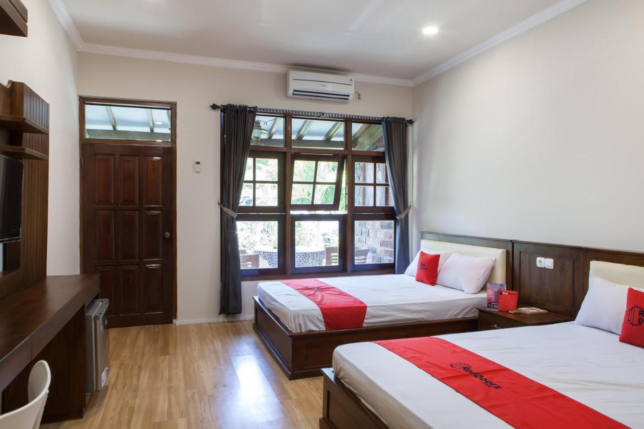 Reddoorz Plus Near Mall Roxy Banyuwangi Баньюванги Экстерьер фото