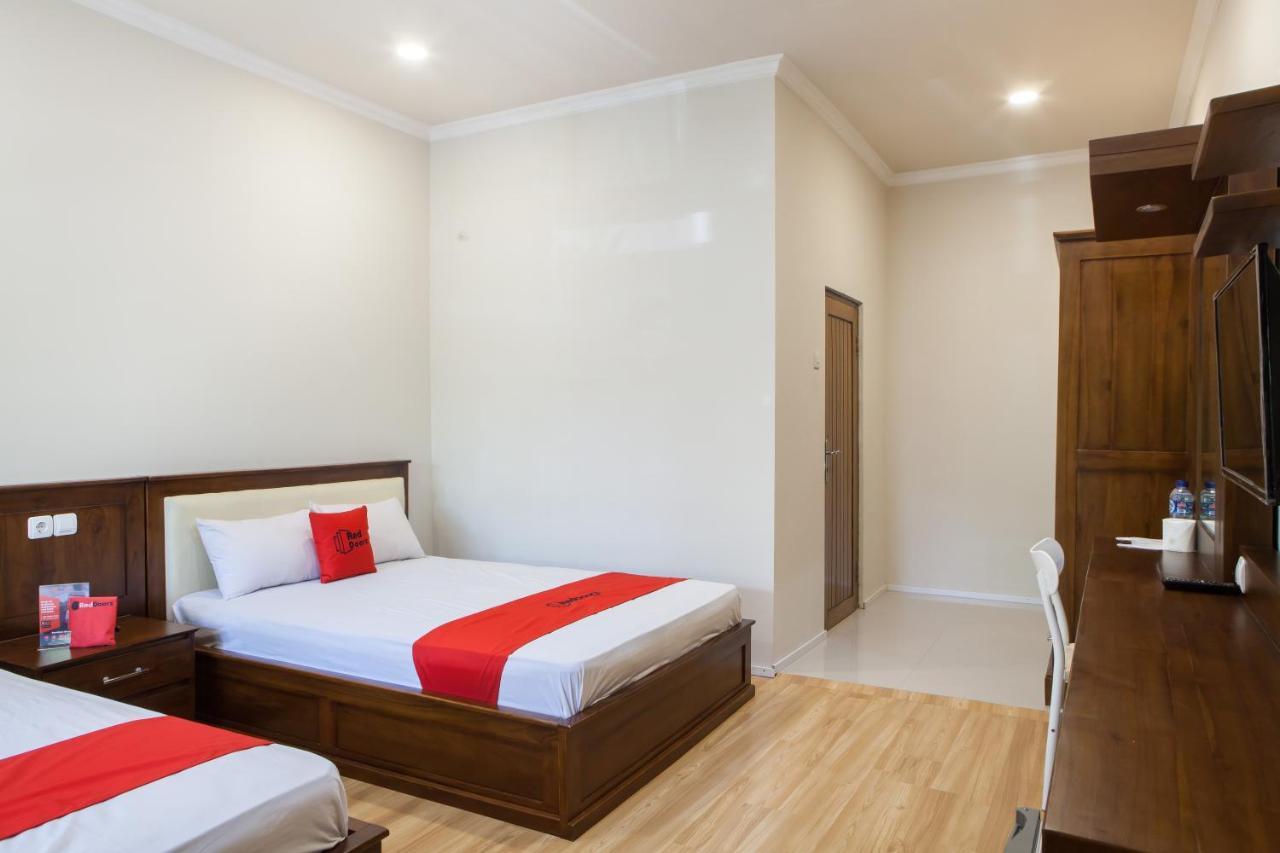 Reddoorz Plus Near Mall Roxy Banyuwangi Баньюванги Экстерьер фото
