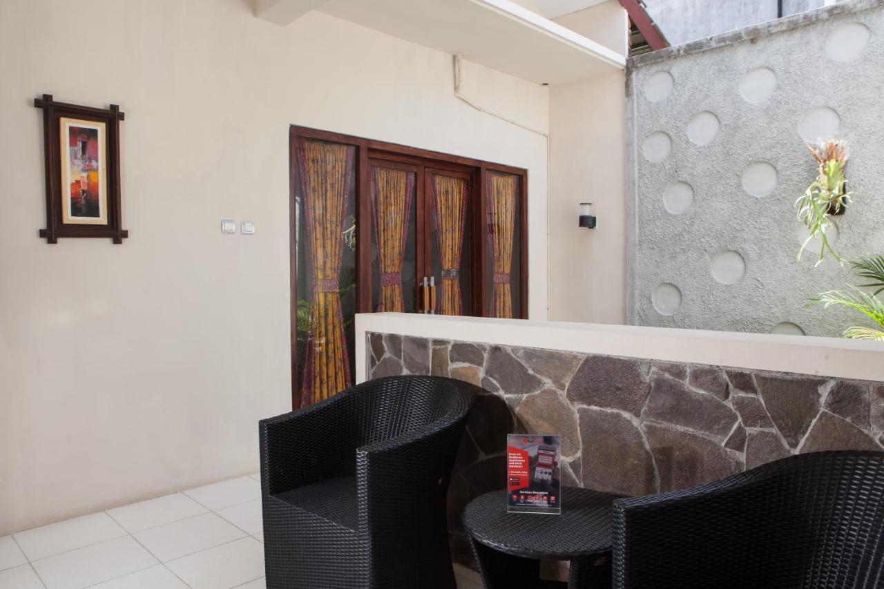 Reddoorz Plus Near Mall Roxy Banyuwangi Баньюванги Экстерьер фото